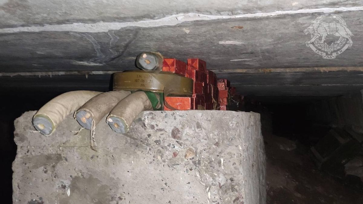 Ukraińcy zniszczyli most z kolumną rosyjskiego sprzętu. Ładunek wybuchowy był umieszczony pod mostem 