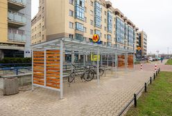 Warszawa. Rowerowa gwiazdka na Ursynowie. Przy stacjach metra stanęły wiaty