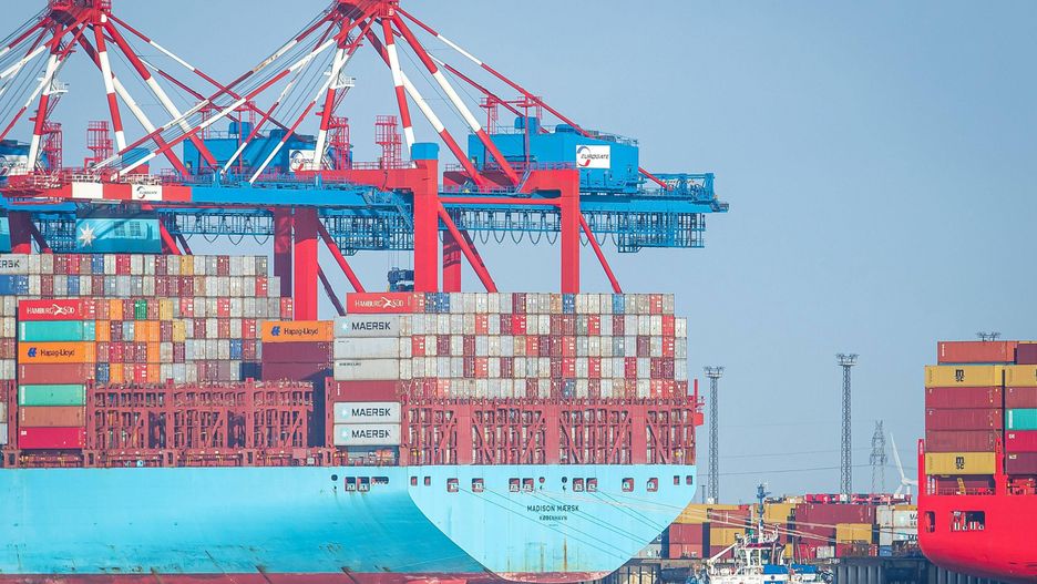 German exports hit record high in 2021FILED - 06 January 2022, Bremen, Bremerhaven: Ships dock at the Bremerhaven container terminal. Germany's exporters, a mainstay of Europe's biggest economy, have more than made up for the slump during the coronavirus crisis with a record result in 2021. Photo: Sina Schuldt/dpa Dostawca: PAP/DPA.Sina Schuldt