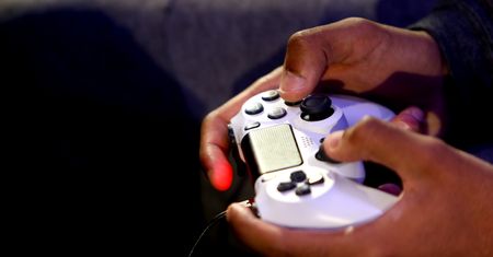 iPad jako mobilna konsola do gier. Wystarczy kontroler PlayStation 4 lub Xboxa One