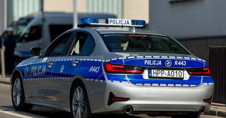 Katowice. Incydent pod uczelnią. Mężczyzna miał dwa noże