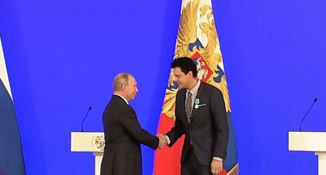 Znany aktor wyrzucony z serialu "Biały Lotos" za "wsparcie Rosji i ludobójstwa"