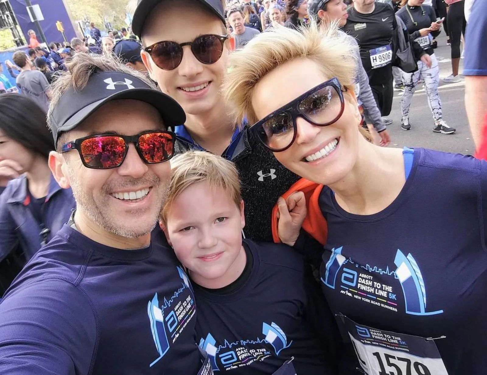 Paulina Smaszcz i Maciej Kurzajewski z synami 
