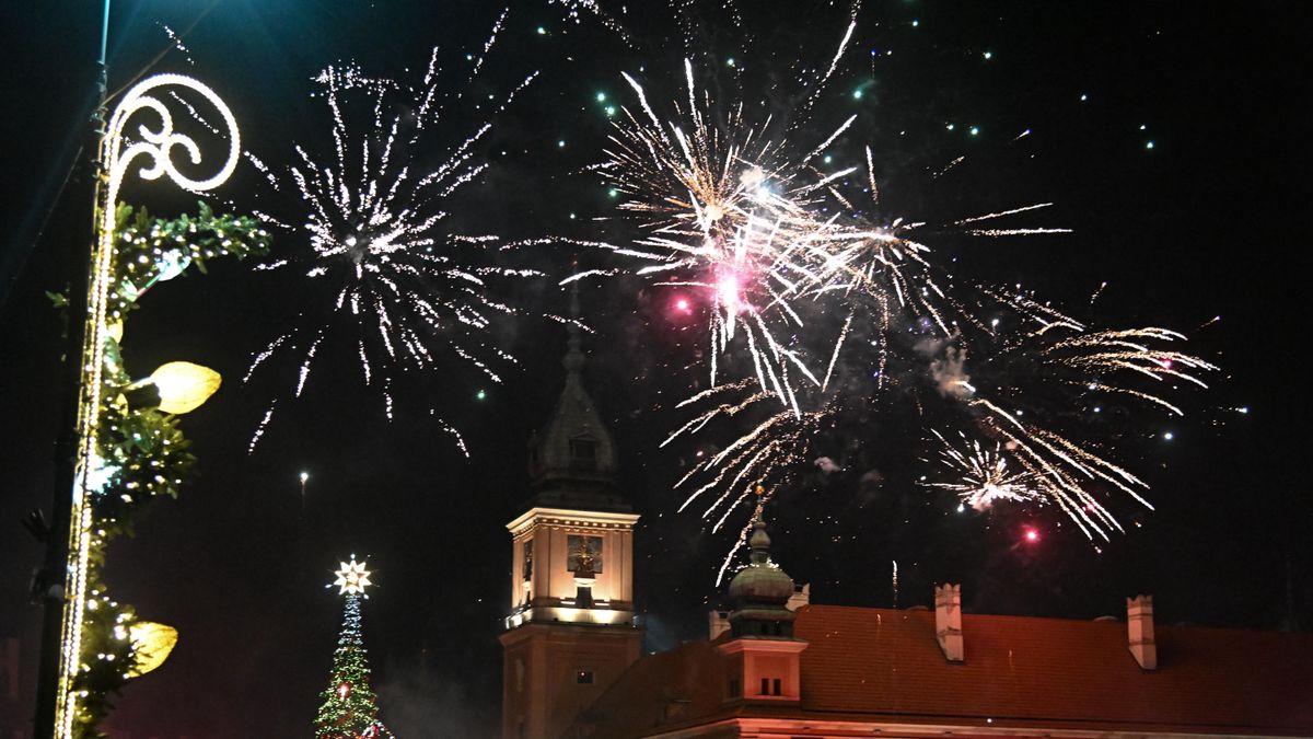 przywitanie Nowego Roku
Radek Pietruszka
fajerwerki, kolumna zygmunta, noworoczna, nowy rok, plac, sylwester, zabawa, zamek kr�lewski, zamkowy