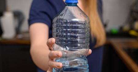 Kaucja od butelki plastikowej. W październiku zmiany w sklepach