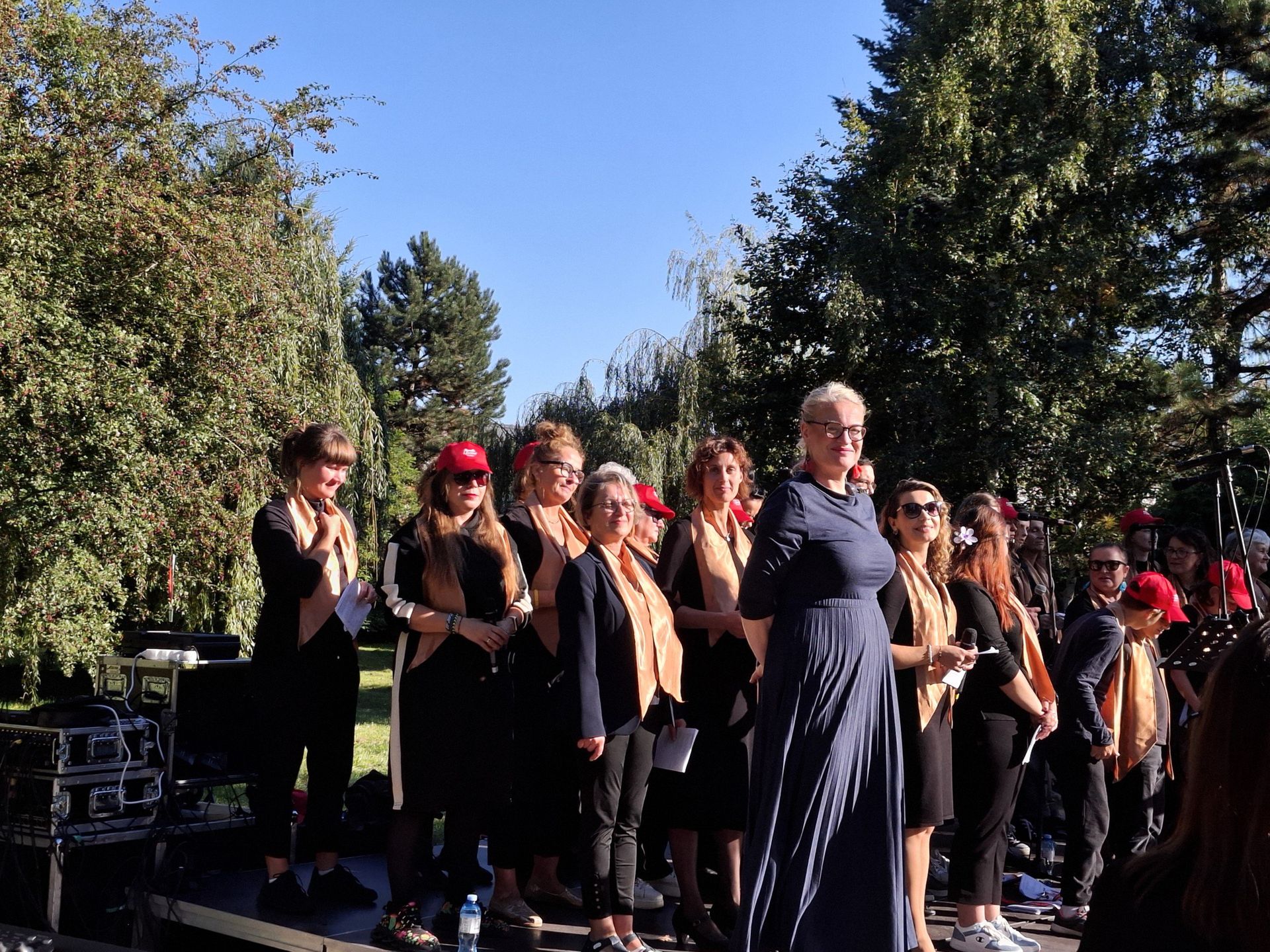 Koncert finałowy z zespołem &#34;Gospel Joy&#34; w Obornikach Śląskich. Śpiewem uwielbili Boga. Galeria zdjęć