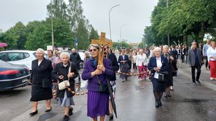 Boże Ciało 2026 w Pionkach. W procesji wierni tłumnie ruszyli za Najświętszym Sakramentem ulicami do czterech ołtarzy. Zobacz zdjęcia