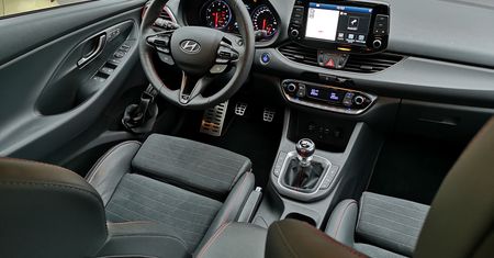 Hyundai i30 Fastback N: Programowa konfiguracja ustawień auta
