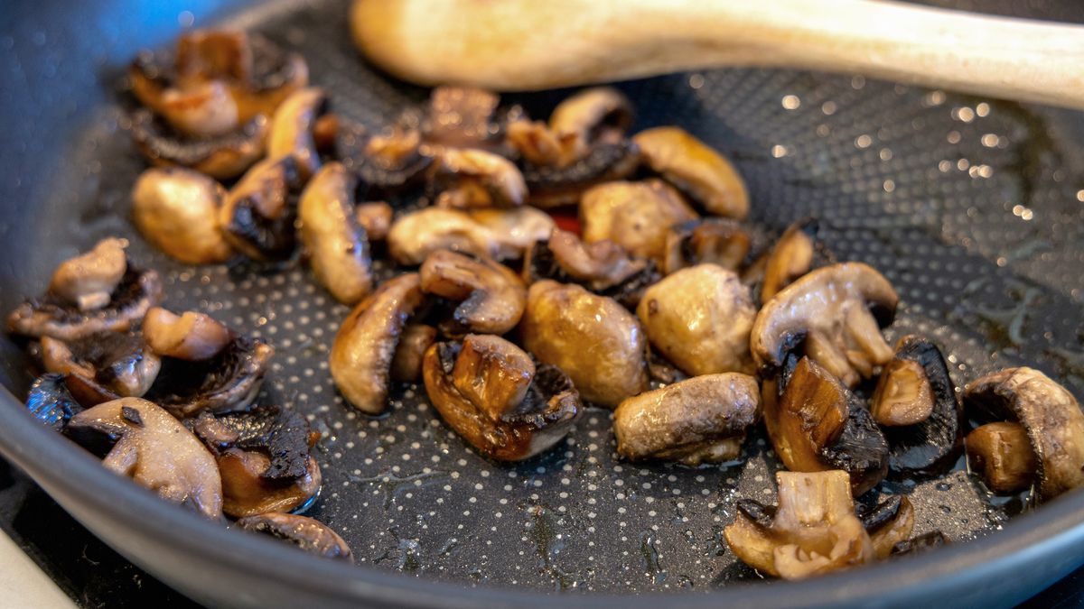 Dodaj do pieczarek, tak "wyciągniesz" z nich najlepszy smak