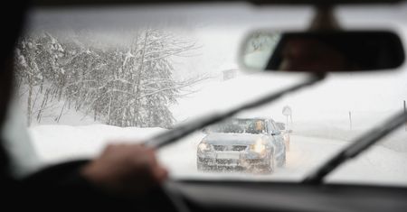 Francja stawia na "zimówki" i łańcuchy. Zmiany w transporcie od 1 listopada