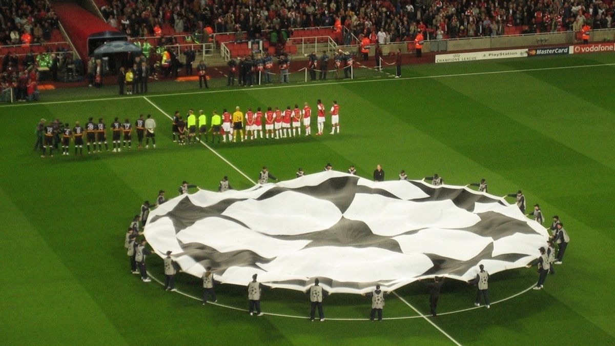 Mecze Ligi Mistrzów tradycyjnie poprzedza hymn