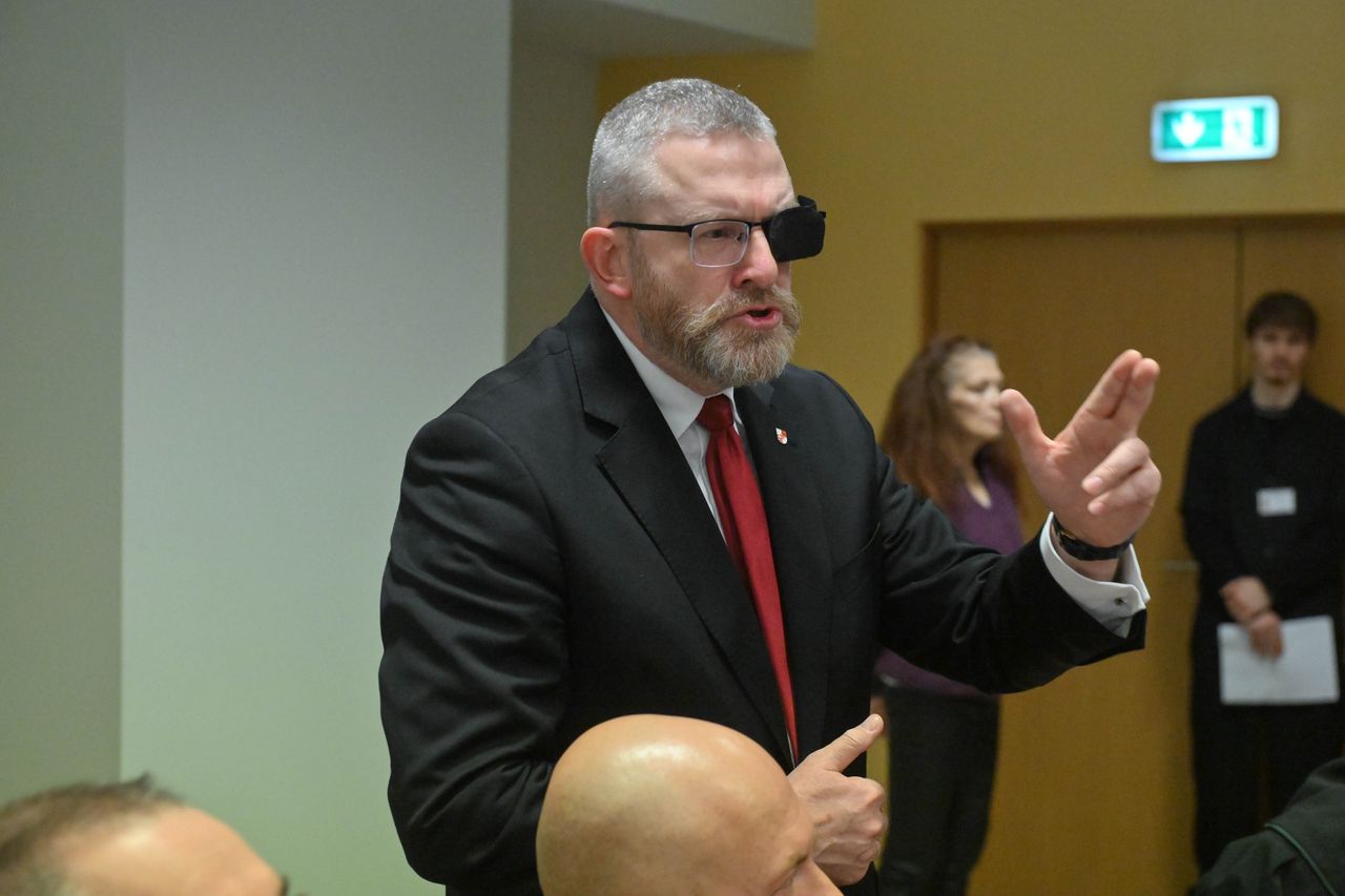 Przesłuchanie Grzegorza Brauna. Nie stawił się w prokuraturze