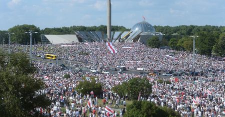 Białoruś. Ponad 100 tysięcy ludzi na marszu wolności w Mińsku. "Odejdź!"