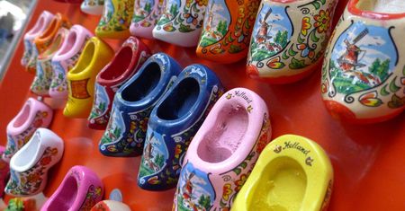 Te buty są gorsze dla zdrowia niż szpilki. Eksperci ostrzegają