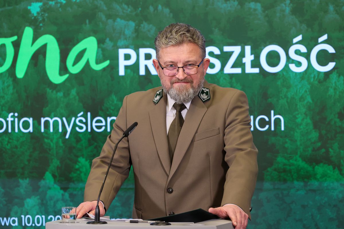 Dyrektor Generalny Lasów Państwowych Witold Koss podczas konferencji prasowej w Ministerstwie Klimatu i Środowiska w Warszawie