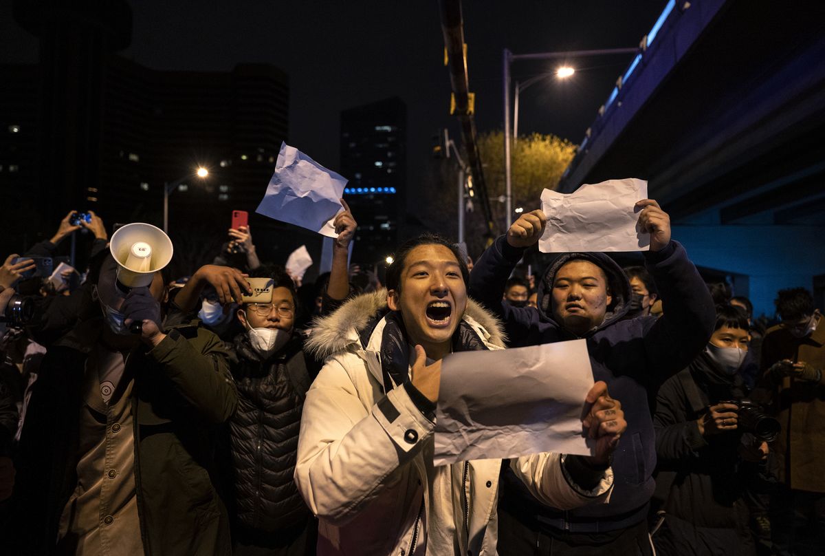 У Китаї почались масові протести через коронавірусні обмеження (Photo by Kevin Frayer/Getty Images)