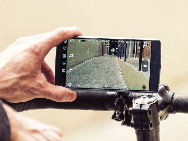 LG G5 będzie miał więcej ekranów i aparatów niż G4 oraz... "magiczne złącze"?