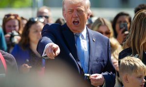 Gest Trumpa zaskoczył. Analitycy "drapią się po głowach"