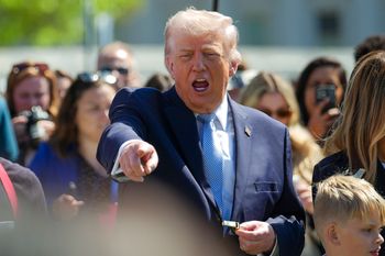 Gest Trumpa zaskoczył. Analitycy "drapią się po głowach"