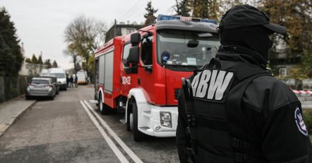 Badają okolice autostrady. Tu szukają szpiegowskiego sprzętu