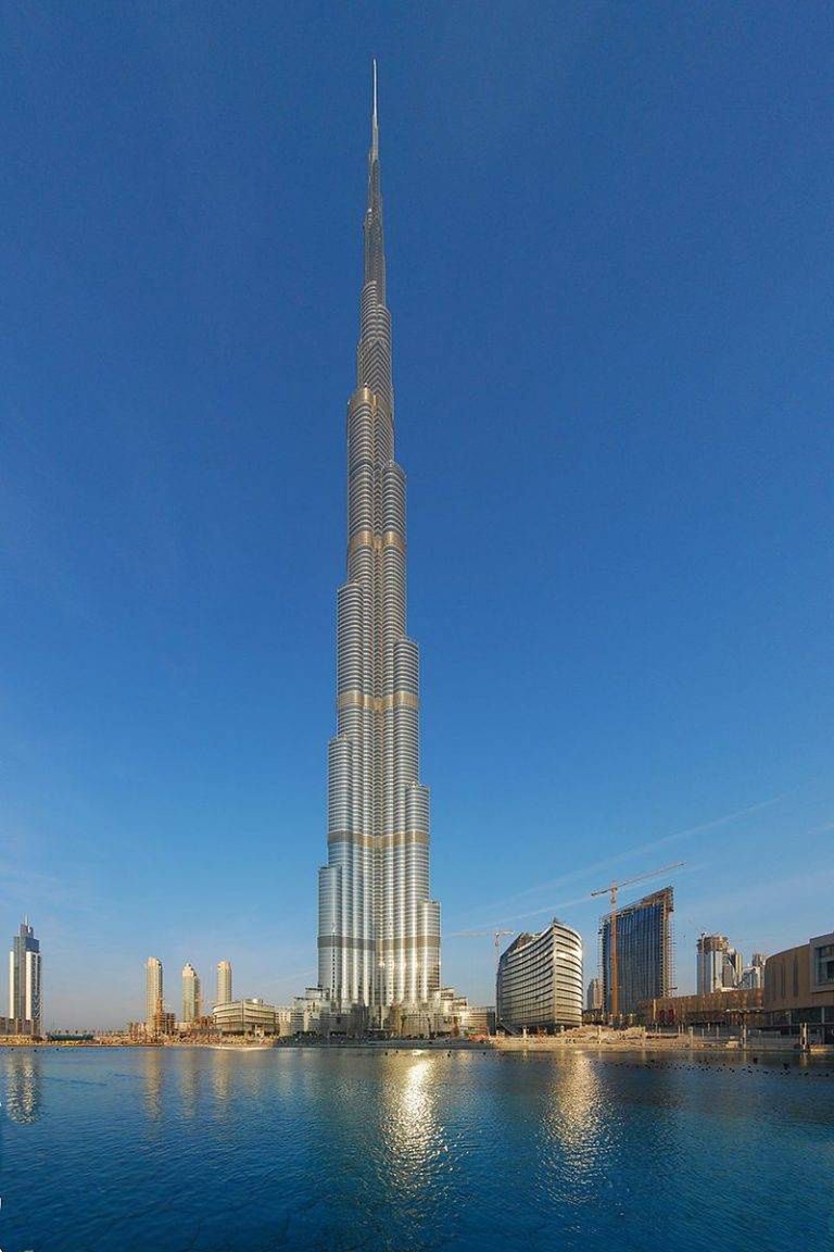 Jak dotąd niepokonanym liderem (od 2007 roku) tej niezwykłej klasyfikacji jest Burdż (po arabsku „wieża”) Chalifa w Zjednoczonych Emiratach Arabskich