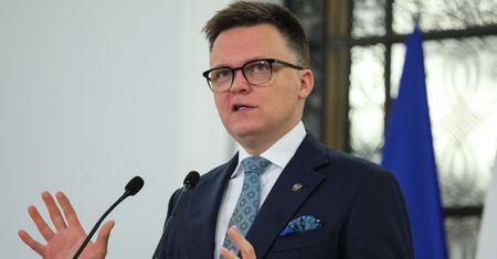 Szymon Hołownia ostro o e-papierosach. "Musimy chronić dzieci przed trucizną"