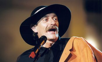 Zakochał się z marszu. Musiał na nią czekać trzy lata