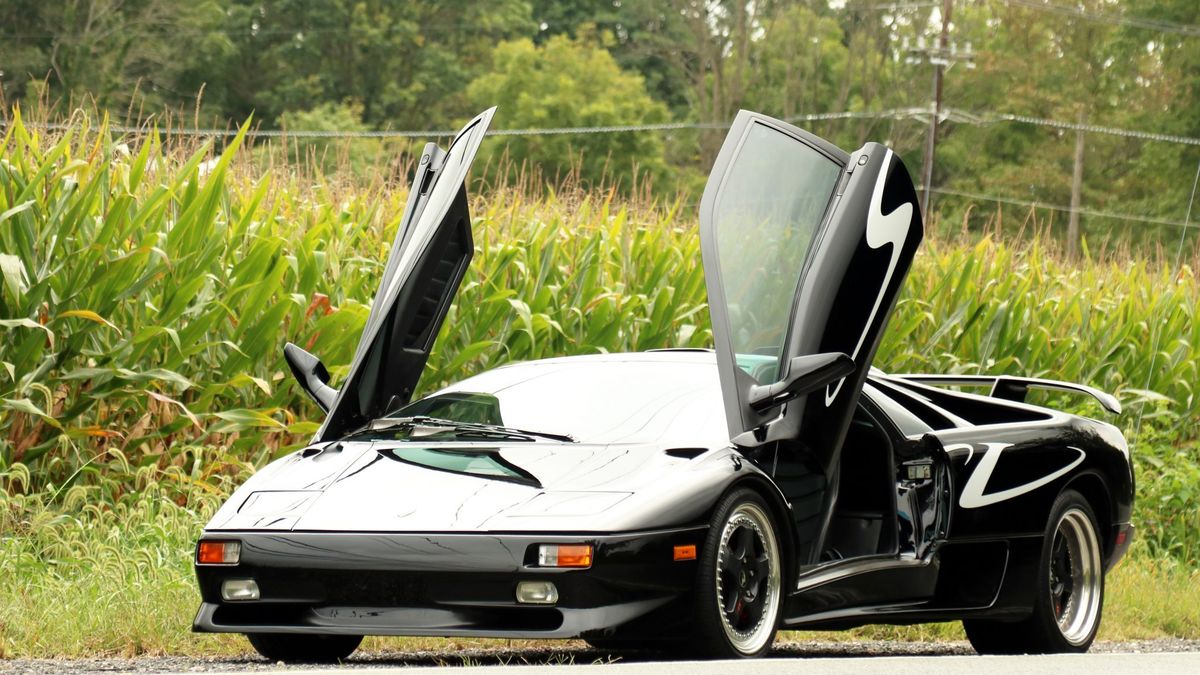 Podnoszone drzwi to cecha charakterystyczna modelu Diablo.