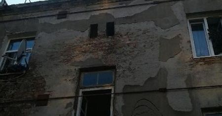 Warszawa. Beton przelał się do kamienicy. "Sytuacja opanowana"