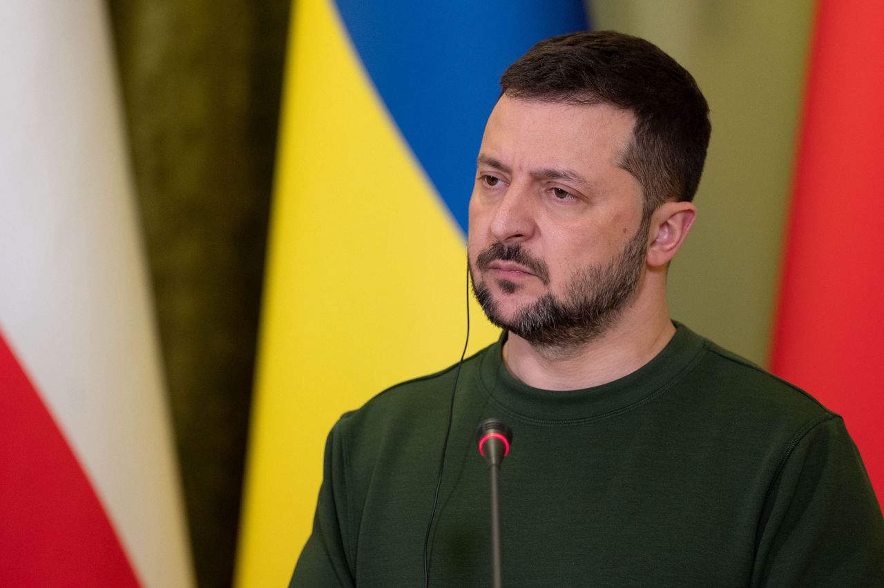 Ukraine war takes backstage as President Zelensky plans to dismiss leading General Zaluzhny amid rising tensions