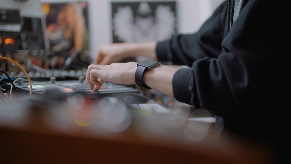 Basslet: nadgarstkowy subwoofer pozwala poczuć odsłuchiwaną muzykę 2