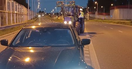 Chwile grozy na wylotówce z Lublina. Policjanci zatrzymali ciągnik tuż przed wjazdem na ekspresówkę [FOTO]