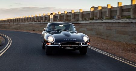 Zamiast Singera? Za kierownicą Jaguara E-Type FHC od CKL Developments