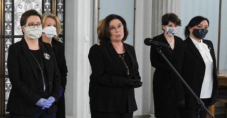 Koronawirus w Polsce, w Sejmie projekt ustawy antyaborcyjnej. Małgorzata Kidawa-Błońska zareagowała
