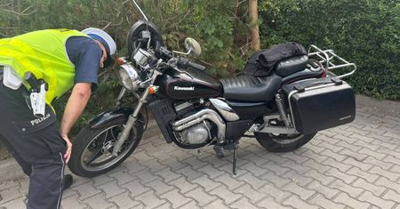 Motocyklista wpadł podczas kontroli w Oleśnicy. Tablice należały do innego pojazdu