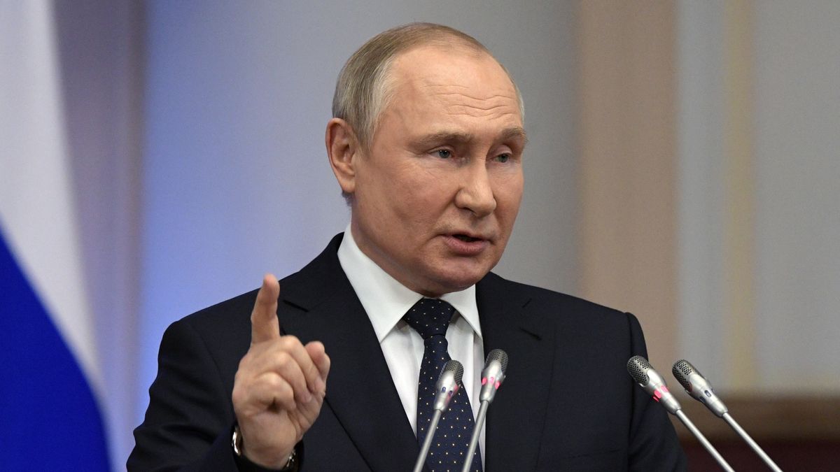 Russian President Vladimir Putin addresses a meeting of the Council of Legislators under the Russian Federal Assembly at the Tauride Palace in St. Petersburg, Russia, 27 April 2022. EPA/ALEXEI DANICHEV / KREMLIN POOL / SPUTNIK / Dostawca: PAP/EPA.