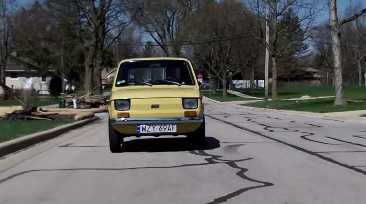 Żółty Maluch trafił w ręce Amerykanina. Przypadkowy zakup okazał się związkiem na dłużej