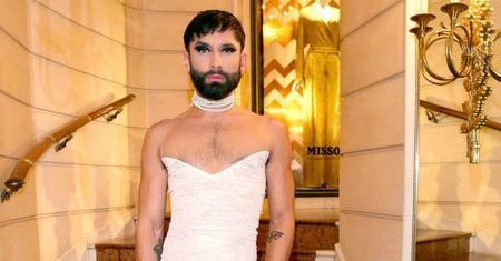 Conchita Wurst przeszła metamorfozę. Nowy kolor włosów szokuje!