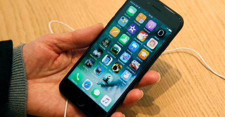 Android 10 w iPhonie 7 i 7 Plus. Sprawdź projekt Sandcastle