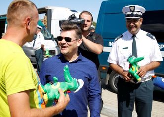 TYLKO NA PUDELKU: Zenek Martyniuk kontroluje tiry. Dla najlepszego kierowcy zaśpiewał "Przez twe oczy zielone" (WIDEO)