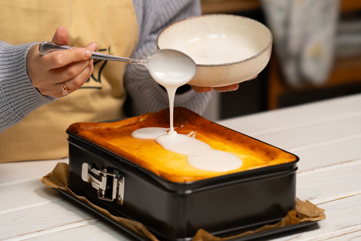 Przepis na domowy lukier, który wychodzi za każdym razem. Wystarczą 2 składniki