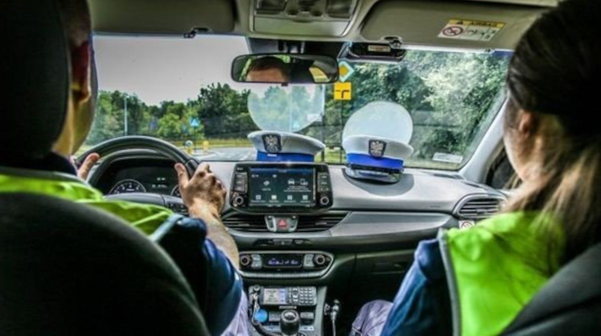 Jechał 122 km/h w terenie zabudowanym. Kierowca zatrzymany na DK12 w Jaworze