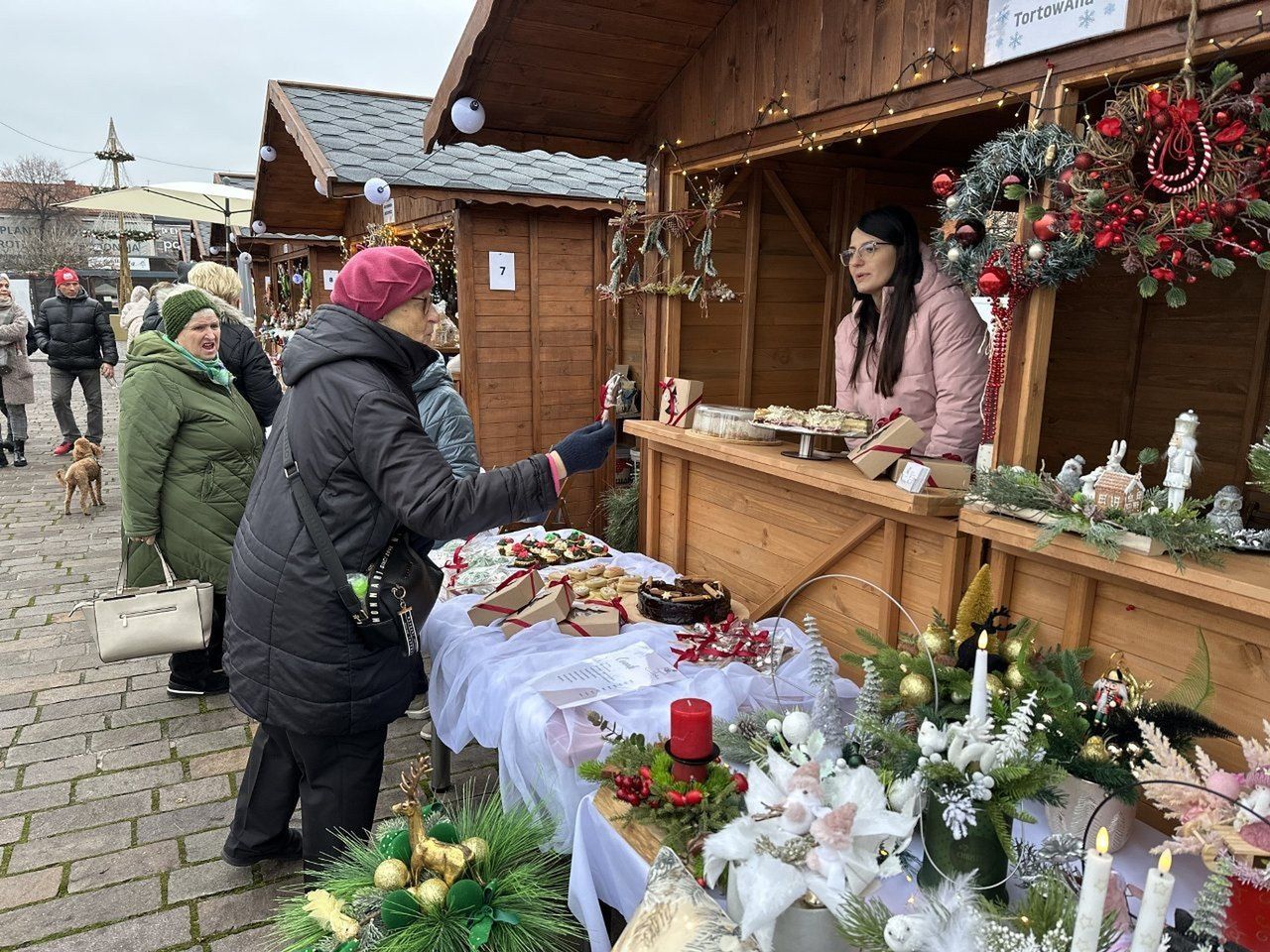 Jarmarki bożonarodzeniowe w Tomaszowie w trzy weekendy grudnia 2025. Nadchodzi prawdziwie świąteczny klimat