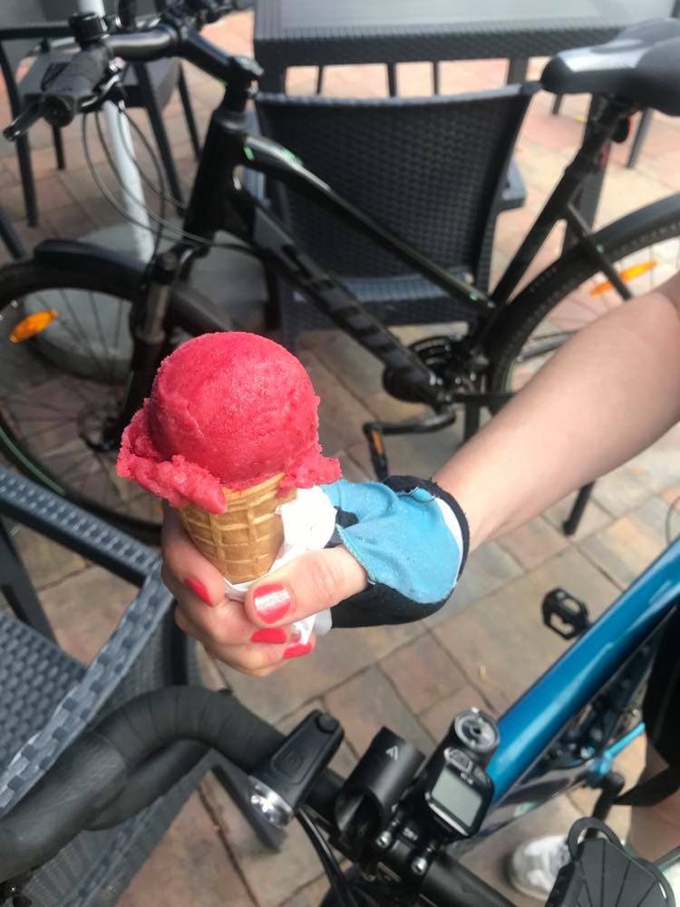 Lód o smaku maliny z winem