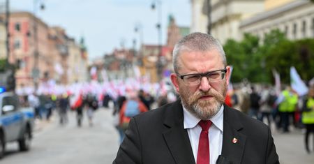 Braun usunął ukraińską flagę z Kopca Kościuszki. Stanowisko policji