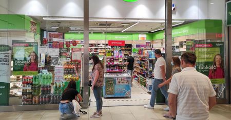 Handel. Żabki są już pocztami, teraz staną się placówkami medycznymi