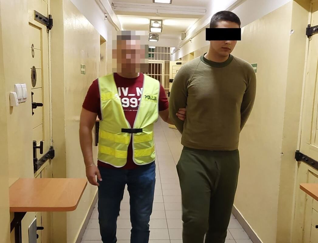 mężczyźni, policjant, zatrzymany oszust