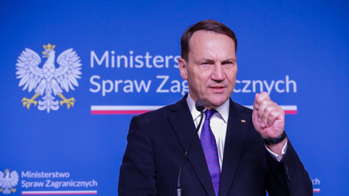 "Ja bym nie zaprosił". Sikorski o gościach RBN