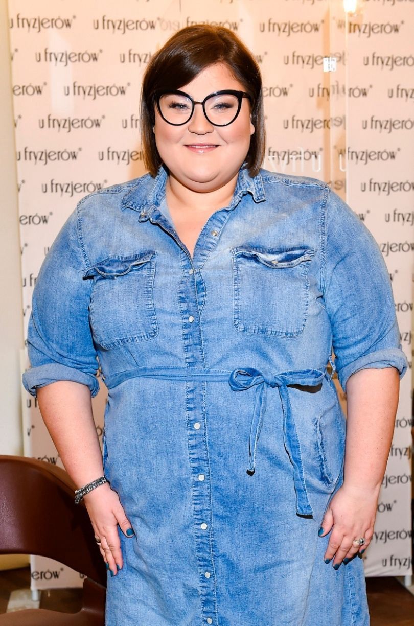 Dominika Gwit pozuje na charytatywnym evencie
