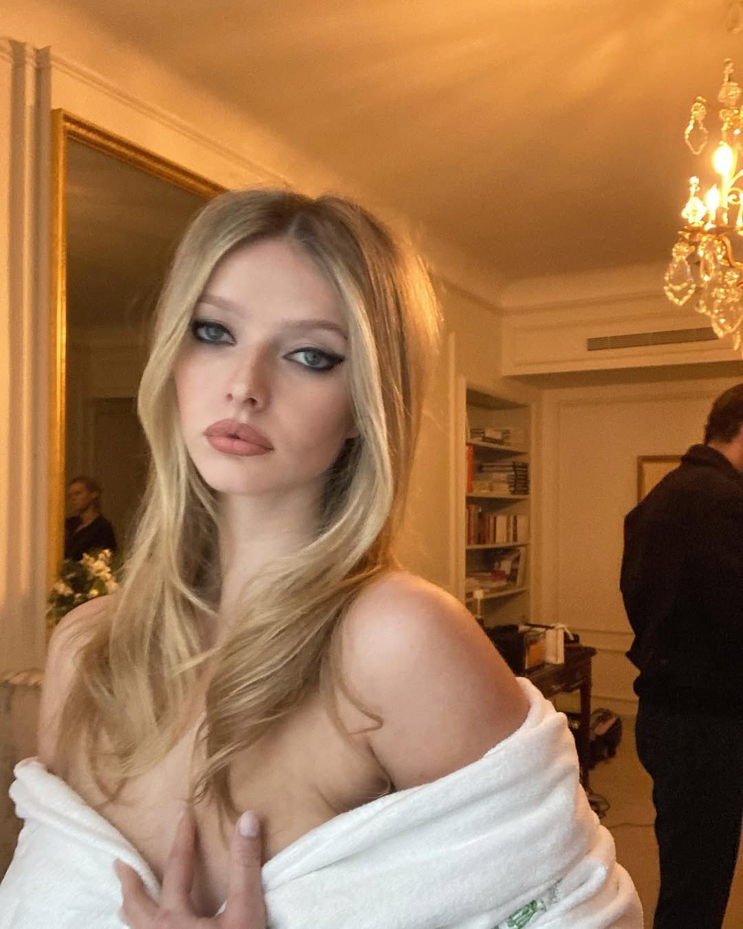 Córka Paltrow i Martina dementuje, że wyrzucono ją ze szkoły